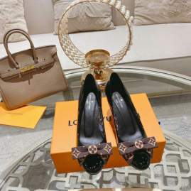 Picture of Louis Vuitton Shoes _SKULVsz35-41613629.5cmmnf0423